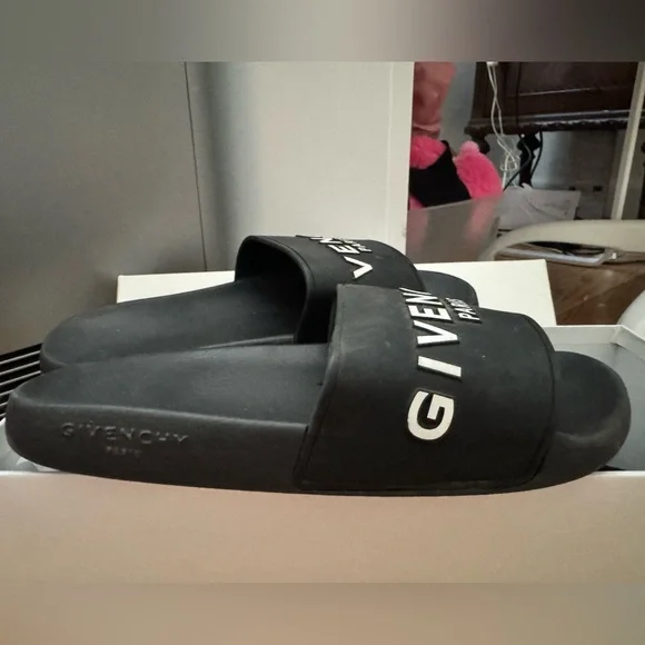 GIVENCHY Slides - Picture 2 of 10